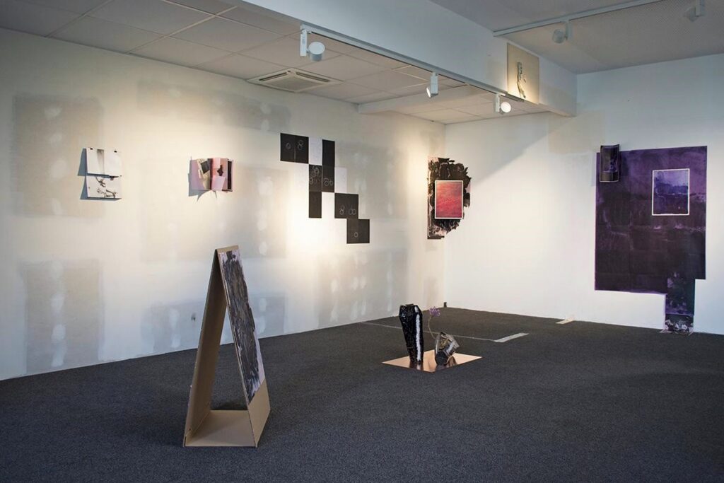 Blick in die Ausstellung im Saloon Edit H